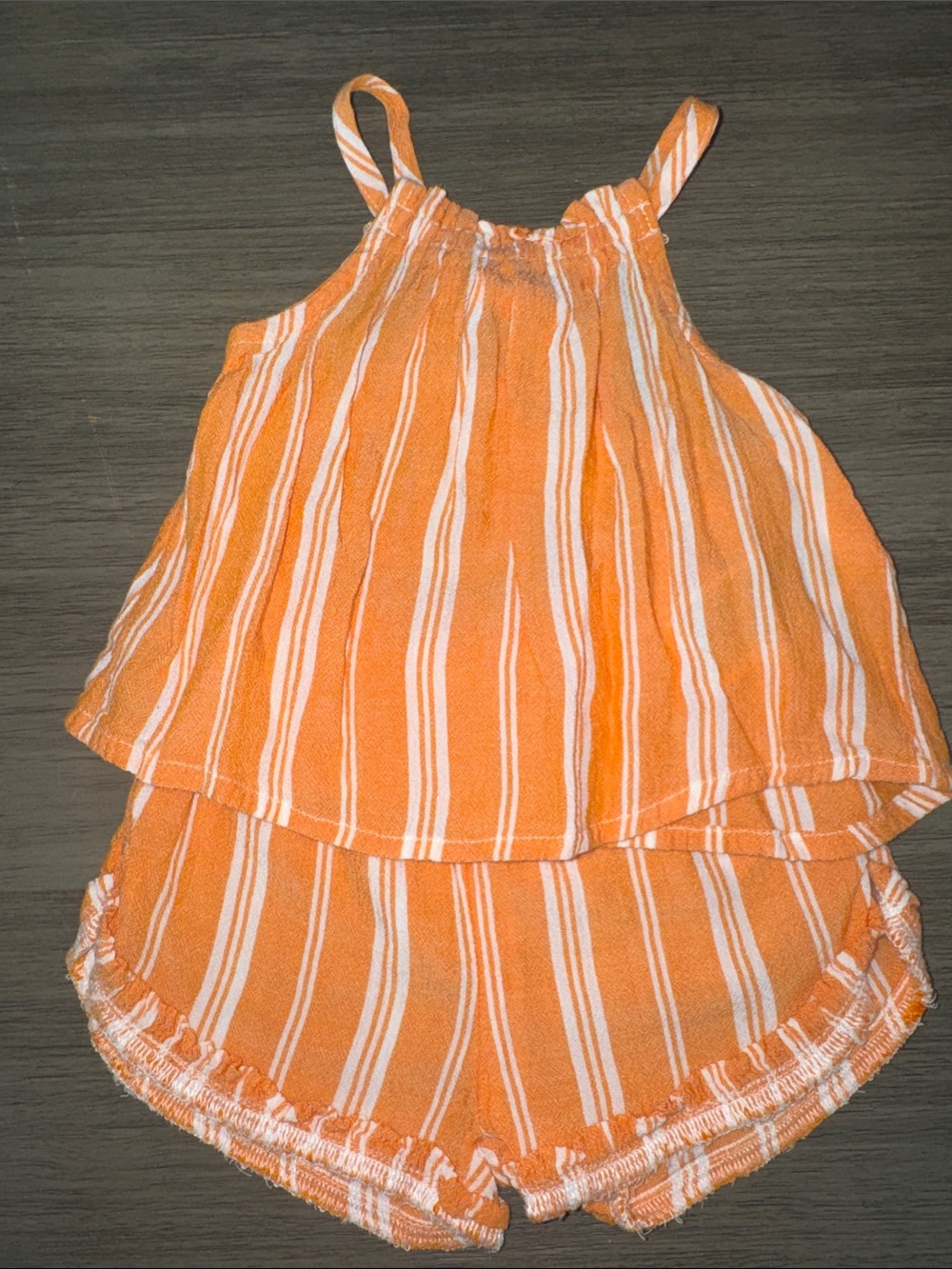 Adorable baby girl outfit in excellent pre-owned condition!